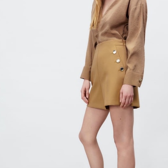 NWOT Zara High Rise Dress Shorts gold buttons - Picture 2 of 9